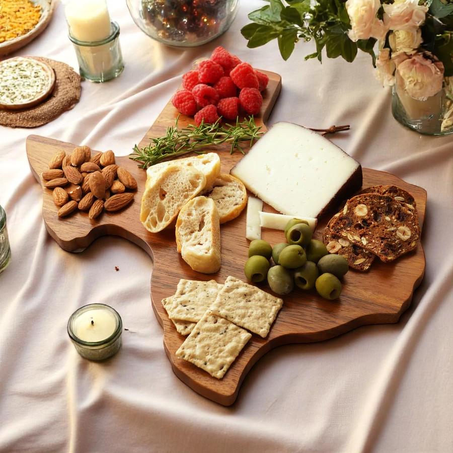 Kitchen Wall Art Texas Shaped Board Natural Wood Construction Custom Engraved Surface Large Food Presentation Display Natural Finish Serving Platter Perfect Host Gift Wedding Present Beautiful State Design Entertaining Collection