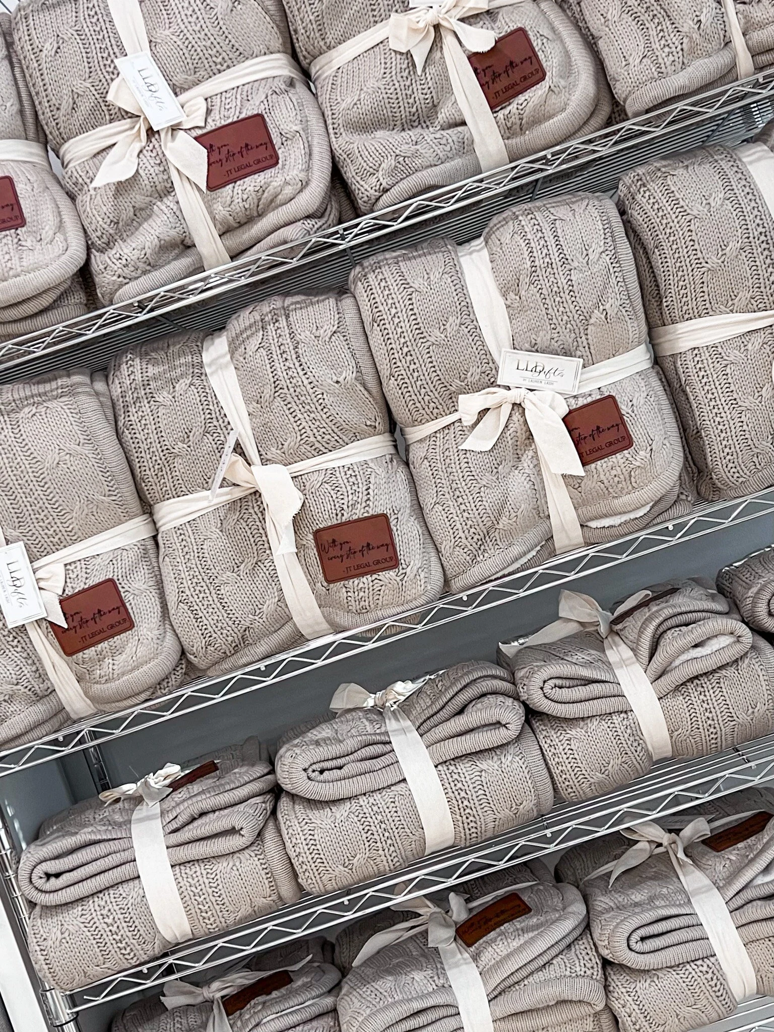 Global Gifting Etiquette: How to Choose Corporate Gifts That Respect Cultural Traditions
