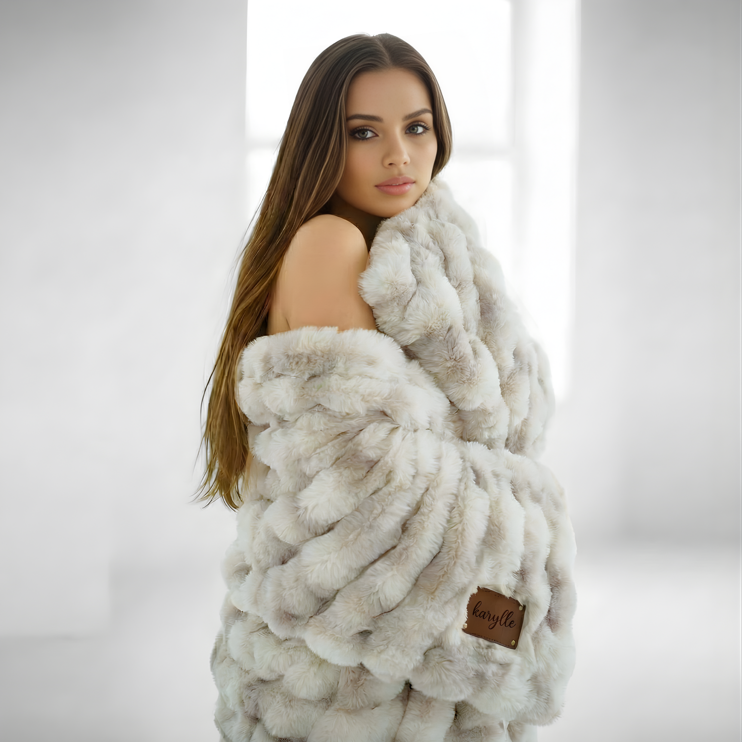 Personalized Faux Fur Blanket – Luxury Custom Throw Blanket with Leather Patch | Cozy Personalized Gift