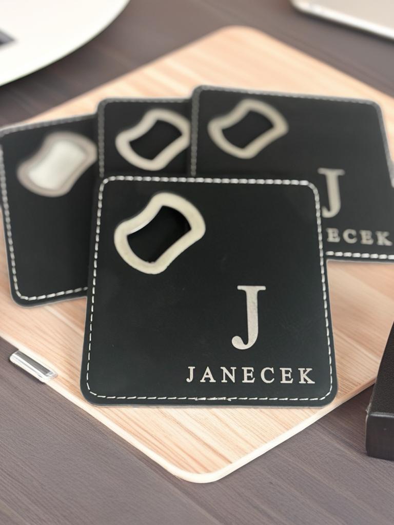 Wedding Favor Package Bottle Opener Bar Accent for Father Day Present Groomsmen Gift Home Bar Tool Collection Leather Holder Bridal Keepsake