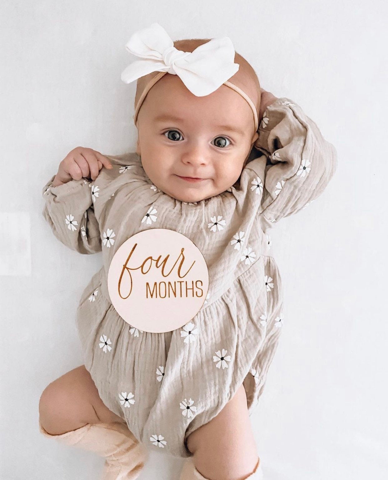 Monthly Milestone for Baby Photos  Wood  Round