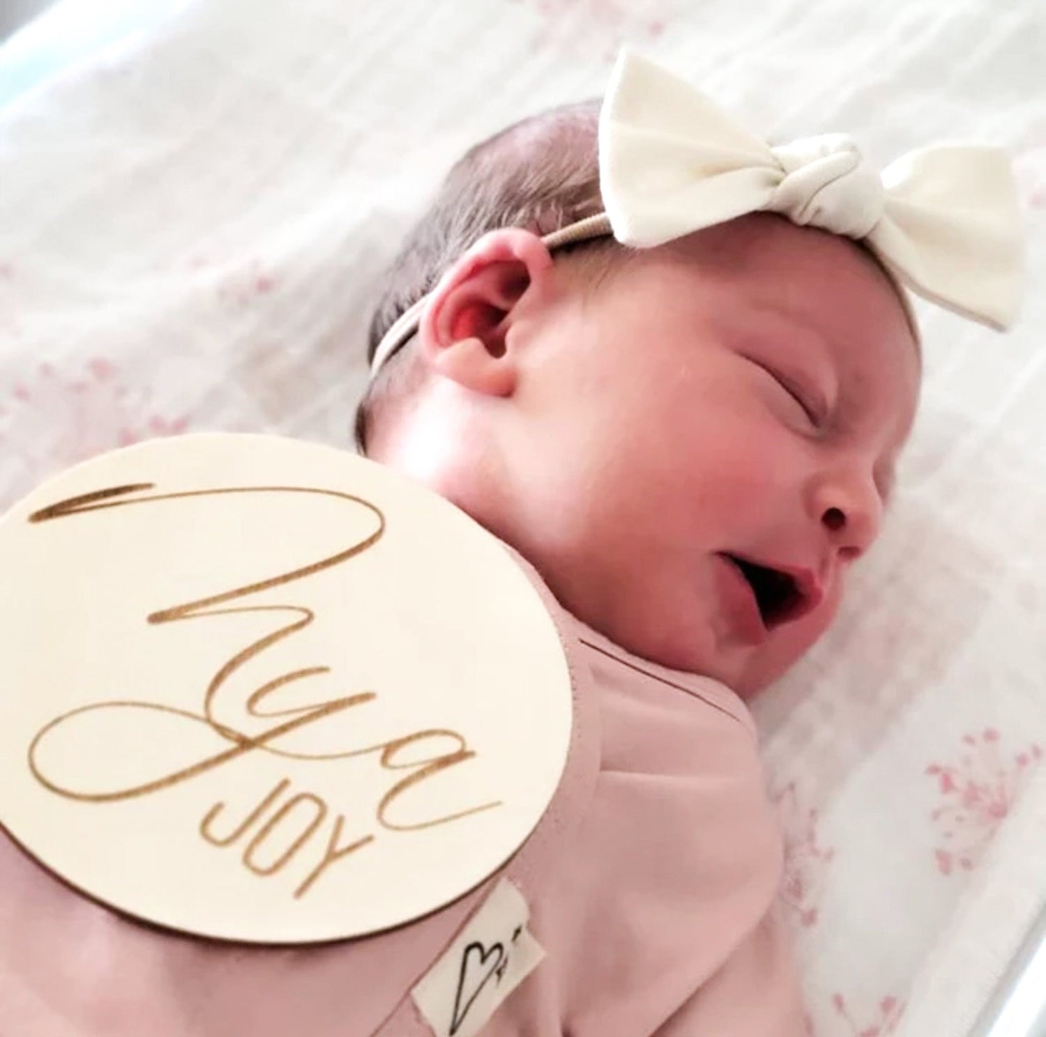 Monthly Milestone for Baby Photos  Wood  Round